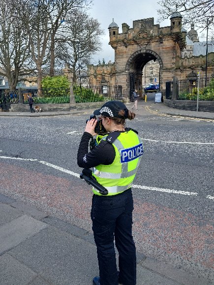 South East CPT officers carried out speed checks around schools after reports of speeding vehicles 🚙 

We also focused on patrols to deter ASB and shoplifting along Princes Street and St James Quarter to support the shoplifting task force launch earlier this month 🚔