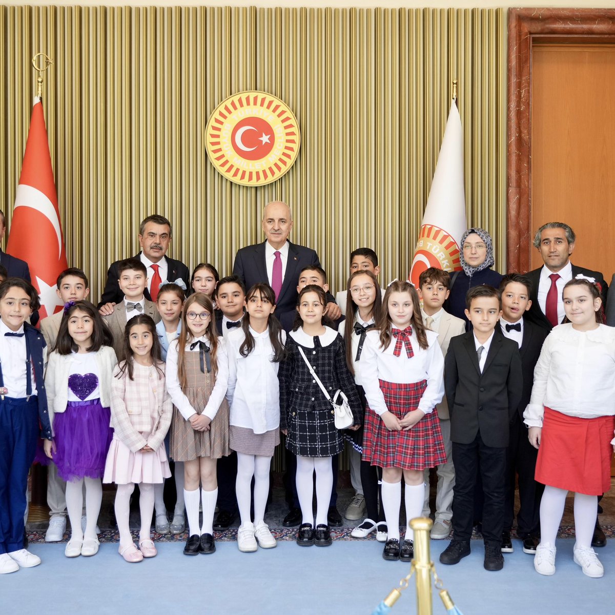Millî Eğitim Bakanlığı (@tcmeb) on Twitter photo TBMM Başkanı <a href="/NumanKurtulmus/">Numan Kurtulmuş</a>, Millî Eğitim Bakanı <a href="/Yusuf__Tekin/">Yusuf Tekin</a> ve Beraberindeki Çocukları 23 Nisan Ulusal Egemenlik ve Çocuk Bayramı Dolayısıyla Kabul Etti
👉🏻 meb.ai/UinOtHV TBMM Başkanı <a href="/NumanKurtulmus/">Numan Kurtulmuş</a>, Millî Eğitim Bakanı <a href="/Yusuf__Tekin/">Yusuf Tekin</a> ve Beraberindeki Çocukları 23 Nisan Ulusal Egemenlik ve Çocuk Bayramı Dolayısıyla Kabul Etti
👉🏻 meb.ai/UinOtHV