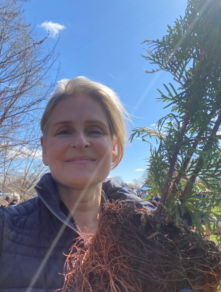 Had a wonderful Earth Day yesterday planting trees in my treasured childhood park. An AWESOME Day! Get out there everyone! Every day is a great day for a good deed! #Nature #EarthDay2025 #earthday #Joy #Voiceactor #Voiceacting #Youvegotthis