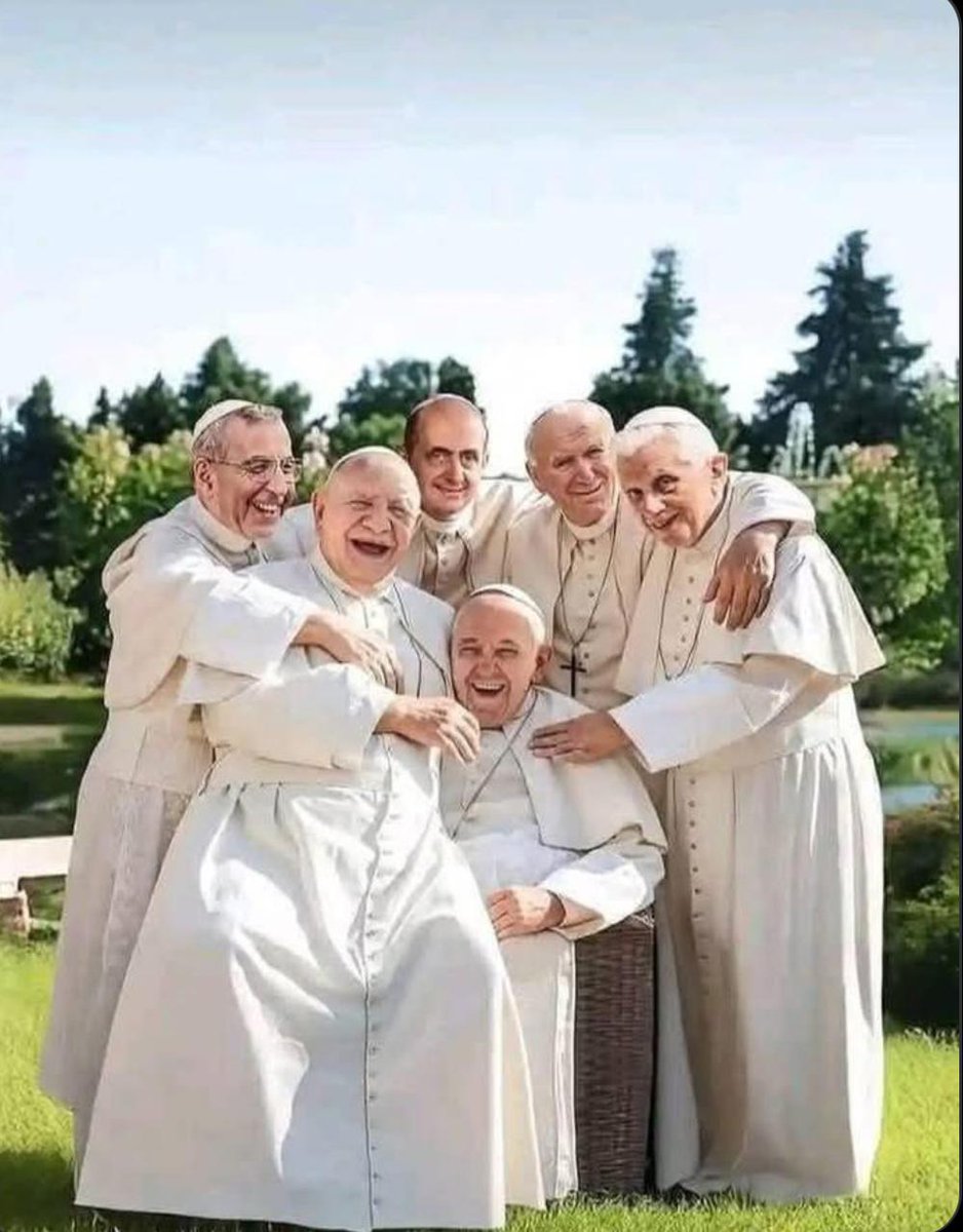 PatyGallardo's tweet photo. Juntos... 
en la Gloria de Dios!
✨️🕯😪
#PapaFrancisco 
#PapaFrancesco 
#Francisco 
#FrancisPope 
#Franciscus https://t.co/lplxv3yLEk