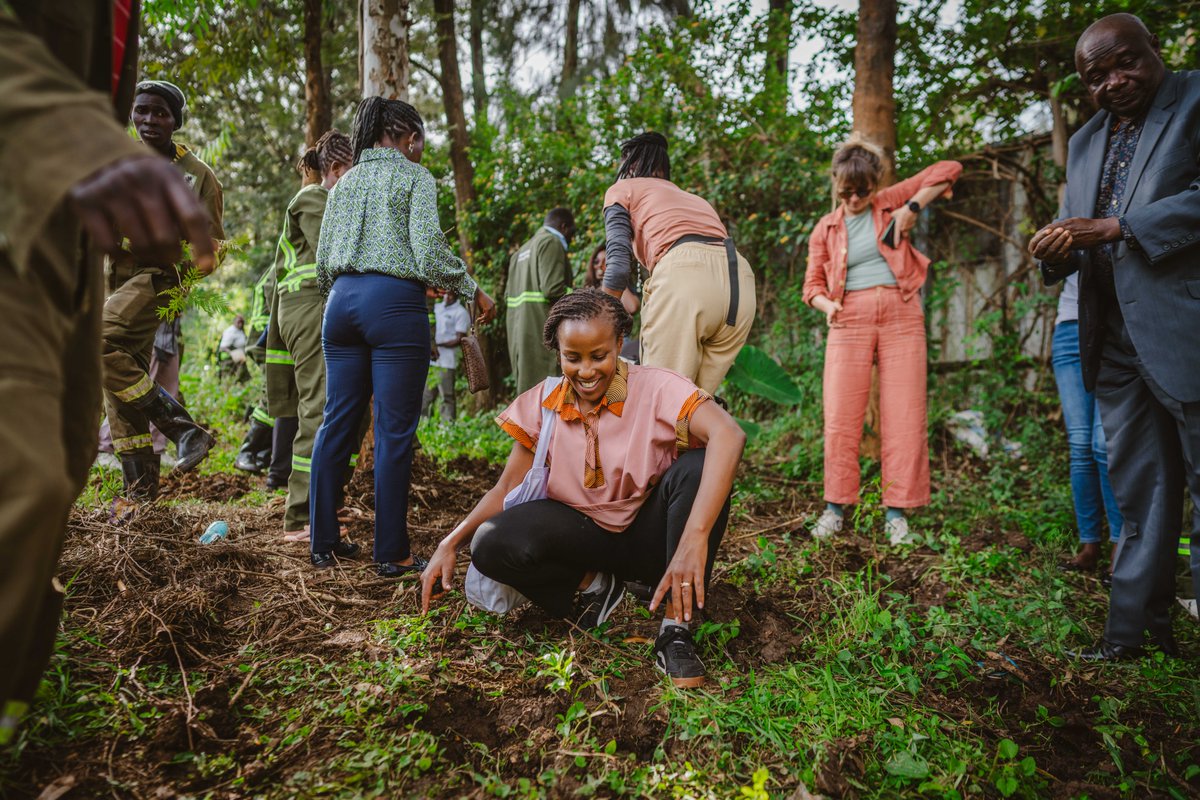RAEngGlobal's tweet image. Last week, we hosted a consultative workshop in Nairobi on our #EngineeringX led roadmap to end the #OpenBurning of #Waste in Africa by 2040, with our partners @PracticalAction, @UNHABITAT and @CCACoalition.

“To end the open burning of waste we need massive small actions” -…