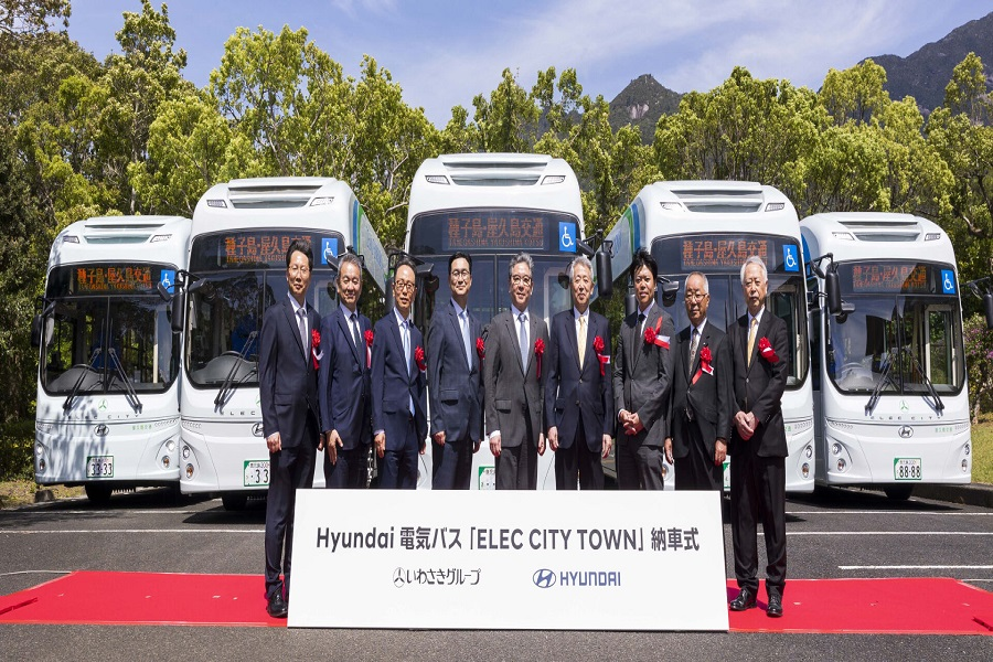 guru_drive's tweet photo. Hyundai Motor makes first-ever delivery of electric buses in Japan
https://t.co/YqE0iqS0Cz
#HyundaiElecCity #ElectricBus #EVJapan #SustainableMobility #CarbonNeutral2050 #EcoFriendlyTransport @Hyundai_Global #ChangJaehoon #ToshiyukiShimegi #YoshitaroIwasaki @guru_drive https://t.co/uh3ZUYQk4O