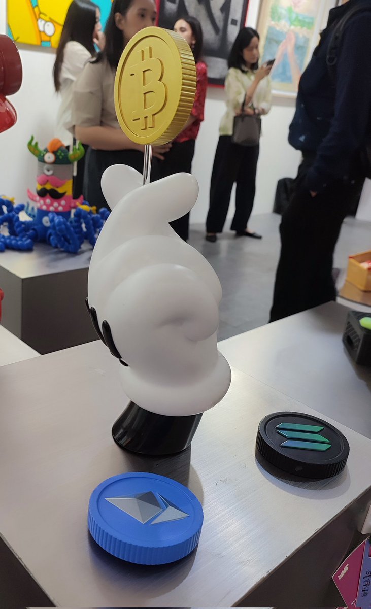 "My Crush" 
my newest vinyl toys.
with 3 replaceable coins #Bitcoin #Solana &amp; #Ethereum 
please dm instagram.com/p/DIoMerzynXR/…
for more details.
.
#arttoy #LimitedEdition #CryptoNews #abelloctovan
