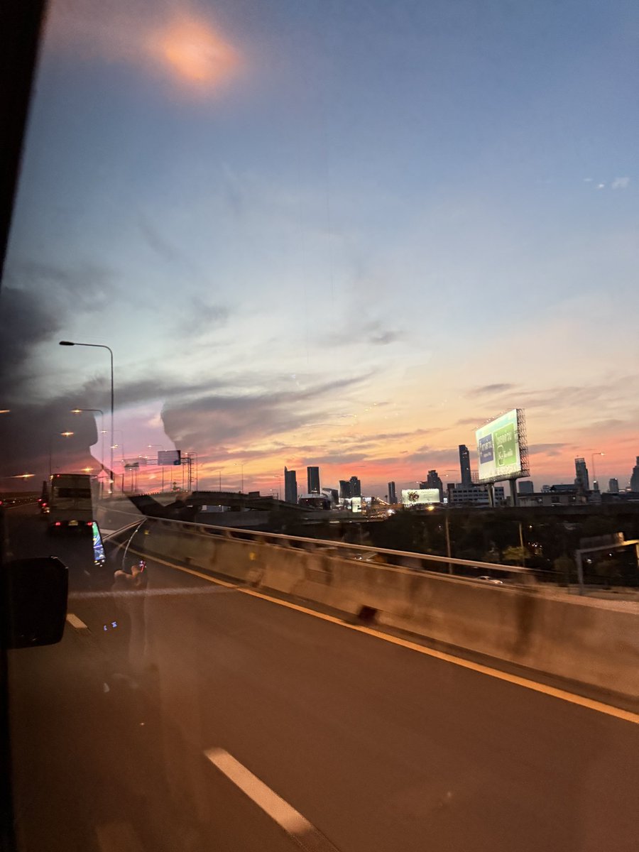 ท้องฟ้าระเบิดมากวันนี้ใครมีอวดหน่อย