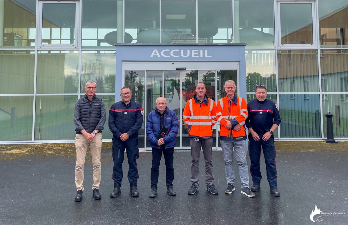 SDIS41's tweet image. Ce mardi, le CFIS du #SDIS41 a eu l’honneur d’accueillir le directeur de l’entreprise Phinia. Lors de cette rencontre, il a pu échanger sur les enjeux de formation, de sécurité et de collaboration entre le secteur privé et les services de #secours.