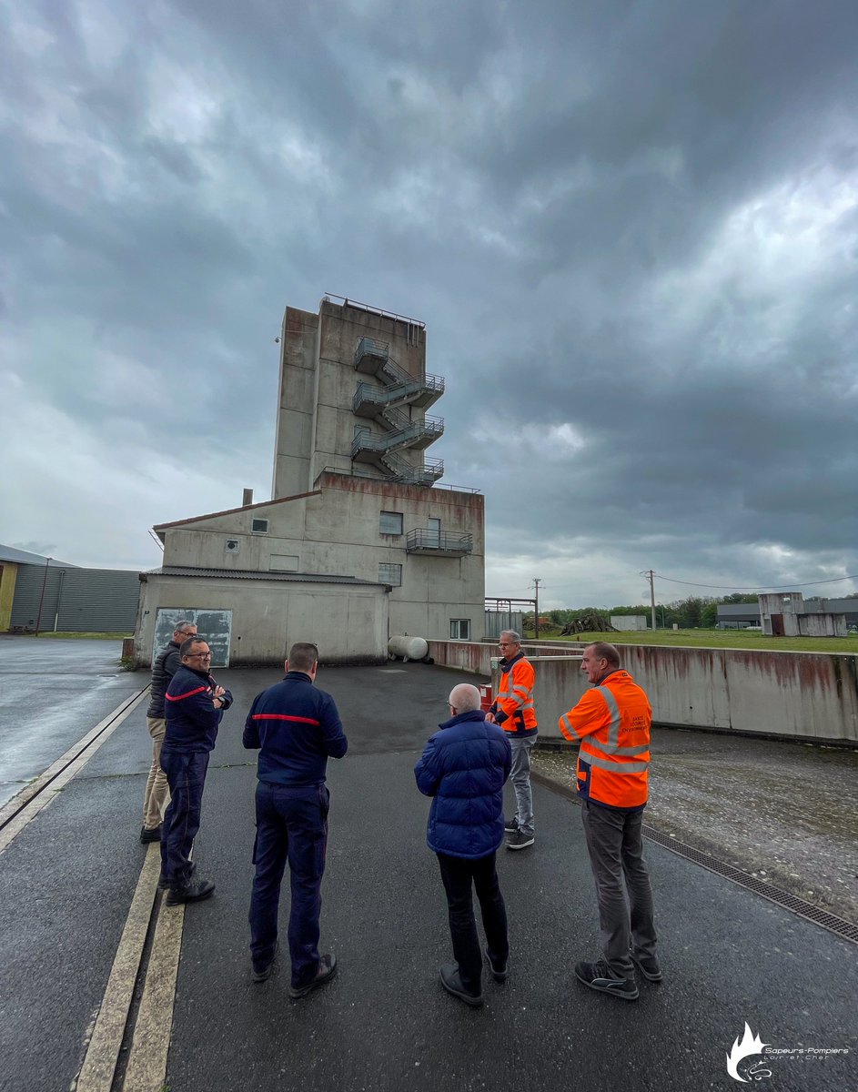 SDIS41's tweet image. Ce mardi, le CFIS du #SDIS41 a eu l’honneur d’accueillir le directeur de l’entreprise Phinia. Lors de cette rencontre, il a pu échanger sur les enjeux de formation, de sécurité et de collaboration entre le secteur privé et les services de #secours.