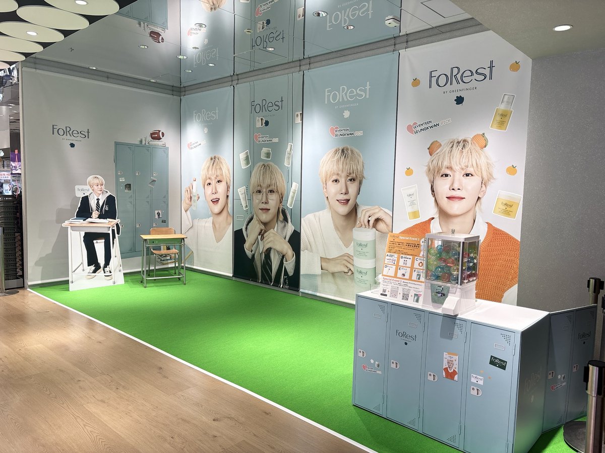 forestbygf's tweet photo. 📢ついにオープンやで！！
🎊FoRest by Greenfinger 大阪POPUPイベント！！🎊

💚ポップアップ楽しむためのコツ💚

「スングァンちゃんに届きますように💘」等身大パネルと一緒に📸写真撮っとこか！
🖐フォトスポットの予約してへんかっても空いてたら入れるからバンバン来てや〜〜！！

気になってたアイテム、しっかりお試ししていってな〜！

わからんことあったら、🍊みかんカチューシャ付けたスタッフに気軽に聞いたってな🗣🍊

ほんでから買い物したら、ガチャガチャイベントもやってるから回してってや！🎯
いいのん当たるで〜〜！

🍊🐱🐻🤓4枚並ぶスングァンちゃんタペストリーの前でばっちり認証ショット撮っていってな📸

お祭りムードの大阪や🎡🎆！！
マストスポットにFoRest by Greenfingerのポップアップも入れといてな〜💚🌳🍊

📅 4月23日〜29日まで ＠cosme OSAKA でやってるで！

みんな、今 －君を待ってる－💚