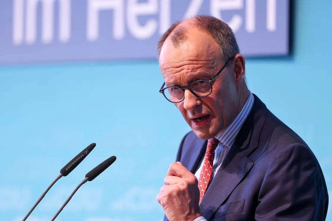 1/
Today, Friedrich Merz says he wants Europe to gain complete "independence" from the US, and has put forward the idea of ​​creating a new European defense union to replace NATO, including nuclear cooperation with France and the UK.

He is hawkish on Russia and, apparently,