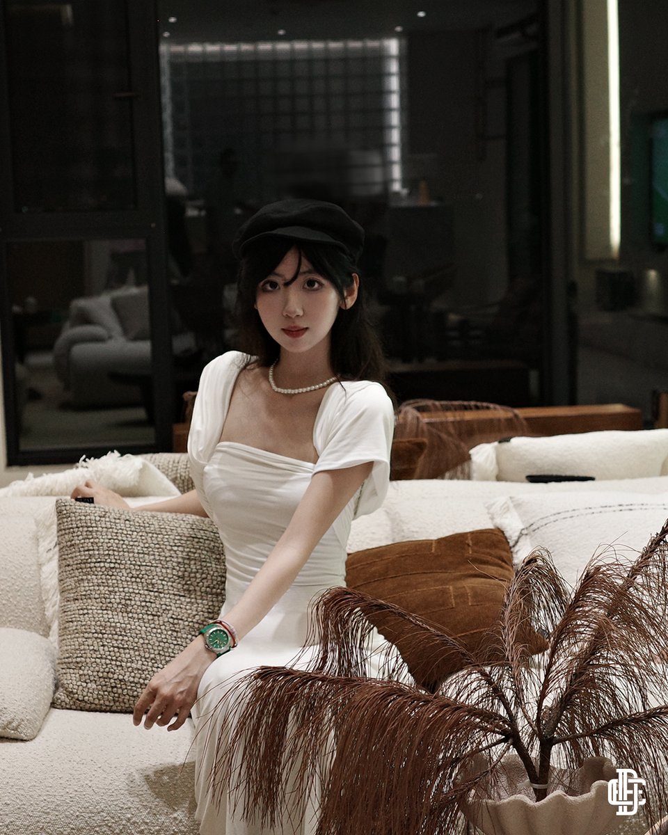 DavisElvinWatch's tweet photo. 𝘼 𝙥𝙖𝙧𝙩 𝙤𝙛 𝙚𝙫𝙚𝙧𝙮 𝙢𝙤𝙢𝙚𝙣𝙩, 𝙚𝙫𝙚𝙧𝙮 𝙨𝙚𝙩𝙩𝙞𝙣𝙜.

Within a serene space, a splash of green takes center stage. The fusion of stainless steel and geometric textures showcases DAVIS ELVIN's distinctive design philosophy. https://t.co/bGvbzVE8tN