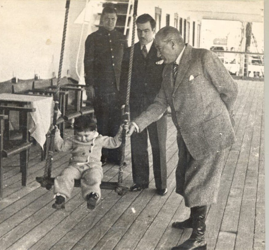 23 Nisan Ulusal Egemenlik ve Çocuk Bayramımız kutlu olsun!

Tüm çocukların özgürce kendilerini ifade edebileceği, mutlu ve sanatla dolu bir dünyada büyümeleri dileğiyle...