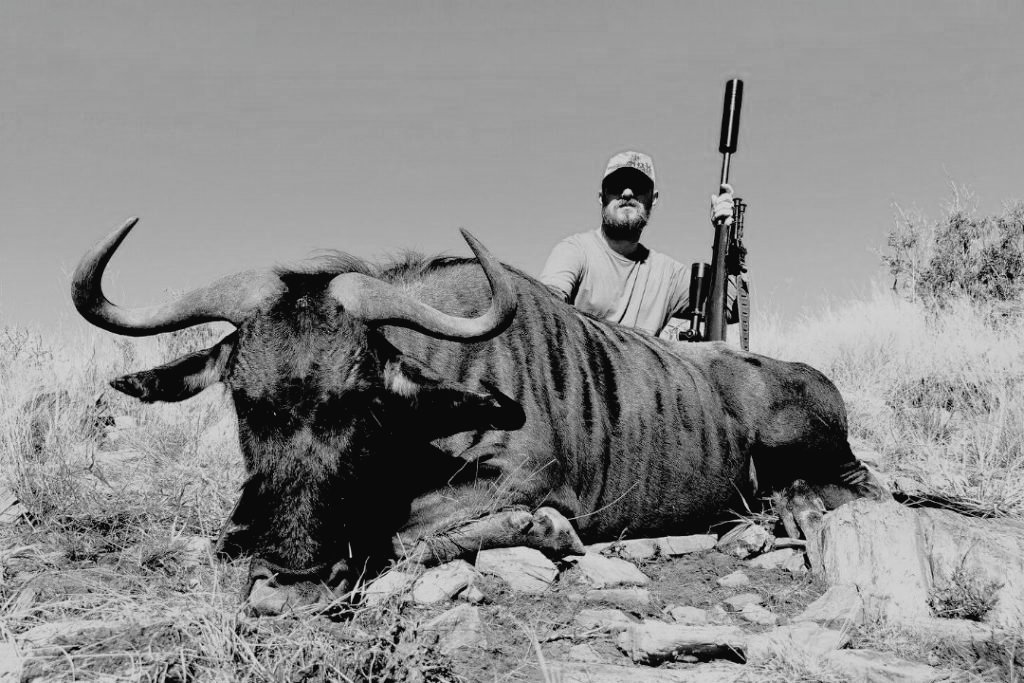 SiphiwoZenzile's tweet image. One is hunting for food to feed his family — while the other is hunting for bragging rights, and a 'trophy' to take home.  
#SameGoal  #DifferentMotives  
: ✍🏾