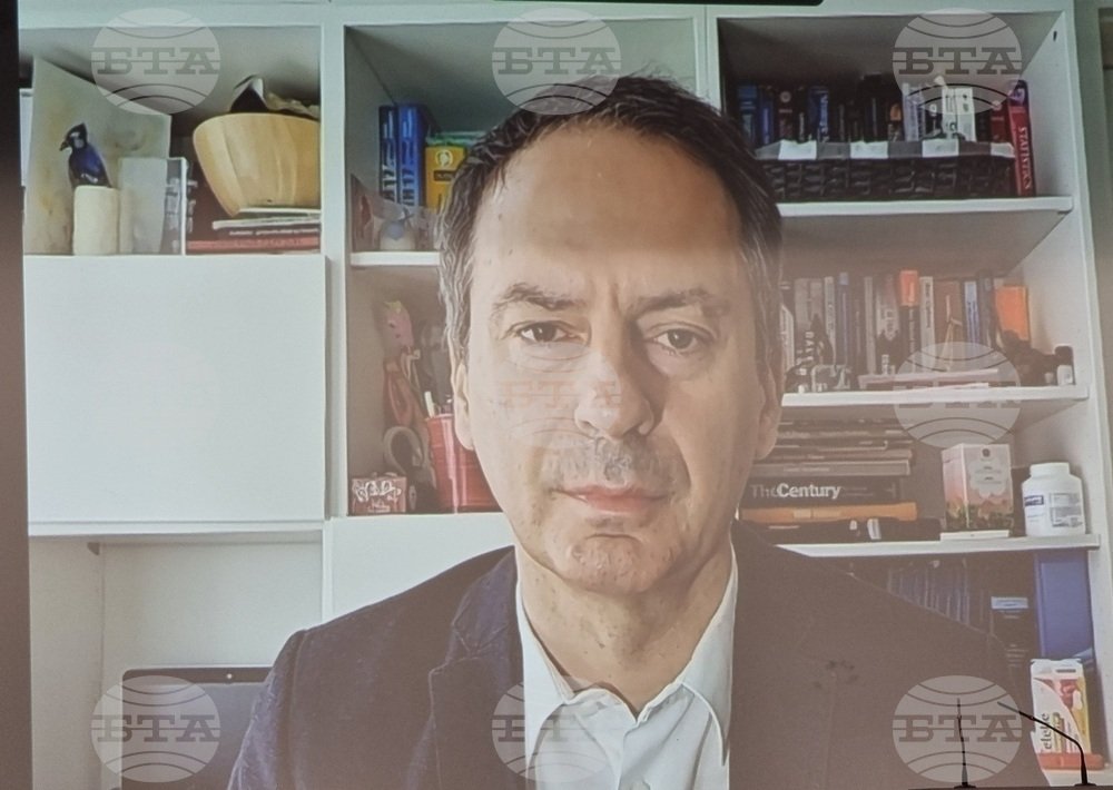 silupescu's tweet photo. L'analista bulgaro Hristo Grozev:

"L'obiettivo della Russia è il caos dell'informazione in Europa, per questo ha mobilitato migliaia di freelance pagati dai 250 fino a 10mila dollari per disinformare e manipolare con argomenti specifici per ciascuna nazione europea". https://t.co/dW8Dpy1ihl