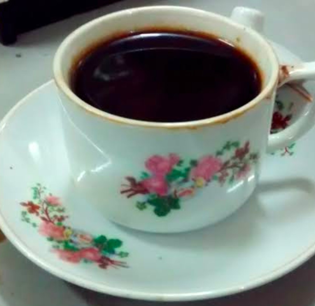 Pukul 3 sore kurang dikit WIB. 

Sebagai penyuka kopi, berarti kita menghormati para sepuh. Jasa para leluhur. Para senior ilmuwan penemu berbagai varian rasa kopi nikmat.