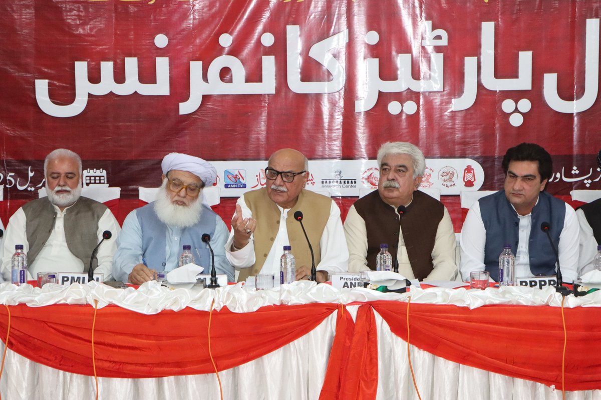 ANPMarkaz's tweet photo. عوامی نیشنل پارٹی خیبر پختونخوا کے زيراہتمام باچا خان مرکز پشاور میں مائینز اینڈ منرلز بل 2025 پر آل پارٹیز کانفرنس جاری ہے۔ آل پارٹیز کانفرنس کی صدارت عوامی نیشنل پارٹی خیبرپختونخوا کے صدر میاں افتخار حسین کر رہے ہیں۔ کانفرنس کا مقصد صوبے کے معدنی وسائل سے متعلق مجوزہ ایکٹ پر تمام فریقین کی مشاورت حاصل کرنا ہے۔

#حقوق_یا_آزادی