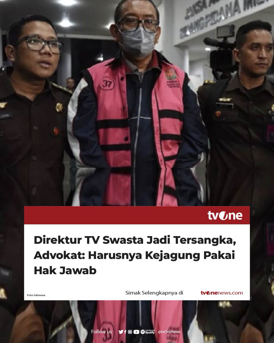 tvOneNews's tweet photo. Direktur JakTV Tian Bahtiar ditetapkan menjadi tersangka oleh Kejaksaan Agung karena diduga membuat pemberitaan yang menciptakan framing negatif tentang kinerja Kejaksaan Agung dalam proses pengungkapan kasus PT Timah dan kasus importasi gula atas nama tersangka Tom Lembong.  

Pihak Kejaksaan melalui Kapuspenkum Kejagung Harli Siregar menyatakan, membuat berita adalah sesuatu yang mulia, termasuk berita dengan framing negatif karena dapat menjadi kritik, tetapi ia menekankan bahwa pemufakatan jahat untuk merusak citra kejaksaan tak dapat dibenarkan. 

“Bukan soal pemberitaan. Pemberitaan itu mulia. Mau negatif pun artinya sebagai koreksi," kata Harli saat dihubungi wartawan, Selasa (22/4/2025). 

Simak berita selengkapnya hanya di https://t.co/UHZ9iEe6U6
#HardNews_Kriminal #NewsOne #CariBeritaditvOne #DirekturJakTV #TianBahtiar #KejaksaanAgung #FramingNegatif #NO02