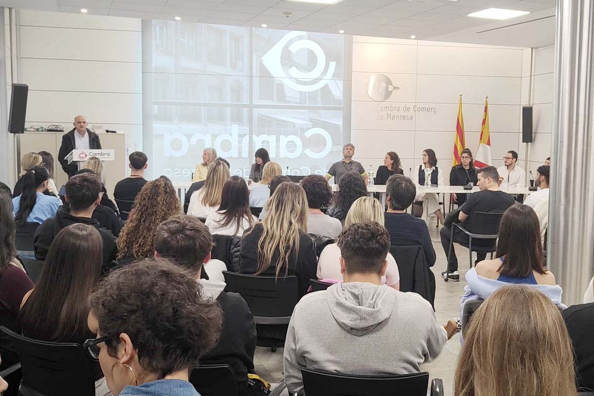 Cambramanresa (@cambramanresa) on Twitter photo 🔴 Aquest matí hem acollit la jornada "El talent jove al Bages", on hem escoltat l'opinió d'#empreses, experts en #recursoshumans i joves al voltant dels reptes del mercat laboral.
Gràcies alumnes de <a href="/Montserrat_FP/">Escola Montserrat FP</a> per la bona organització!
#EuropaSeSiente <a href="/FondosUE_Esp/">Fondos Europeos en España</a> 🔴 Aquest matí hem acollit la jornada "El talent jove al Bages", on hem escoltat l'opinió d'#empreses, experts en #recursoshumans i joves al voltant dels reptes del mercat laboral.
Gràcies alumnes de <a href="/Montserrat_FP/">Escola Montserrat FP</a> per la bona organització!
#EuropaSeSiente <a href="/FondosUE_Esp/">Fondos Europeos en España</a>