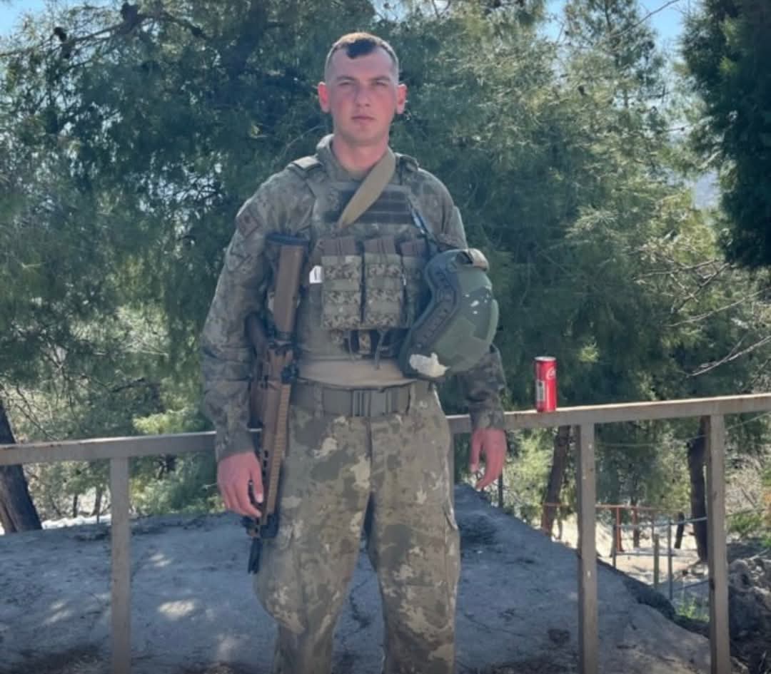 Pençe-Harekat bölgesinde PKK’lı teröristlerle çıkan çatışmada P. Uzm. Onb. Berat Mecit Day şehit olmuştur.Şehidimize Allah’tan rahmet, ailesi ve yakınlarına başsağlığı dilerim.
Ruhu şad, mekanı cennet olsun inşallah.
#EskiUzmanÇavuşlar
<a href="/gundes_46/">Mustafa Gündeşli</a>
#şehit