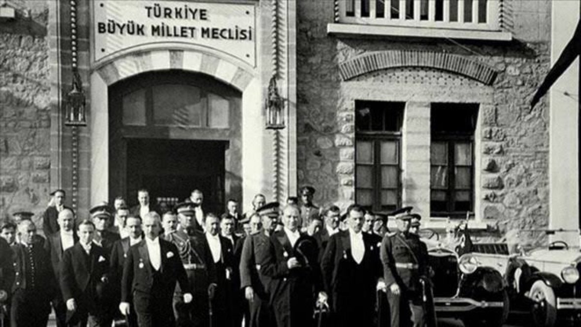 Geleceğimizin teminatı çocuklarımızın #23Nisan Ulusal Egemenlik ve Çocuk Bayramı kutlu olsun!🇹🇷

Gazi Meclisimizin açılışının 105. yılında, Cumhuriyetimizin kurucusu Gazi M. Kemal Atatürk başta olmak üzere aziz şehitlerimizi ve kahraman gazilerimizi minnet ve şükranla anıyoruz.