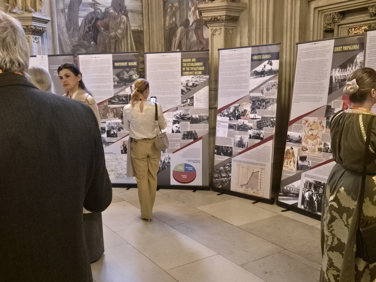 HofTotalitarian's tweet image. Yesterday was the opening day of a Holodomor exhibition within the Houses of Parliament. @RupaHuq MP sponsored the event and chaired a panel discussion. Other MPs and Lords visited, including @SDoughtyMP. Photos include Dr Dara Mattingly wearing our Holodomor badge.