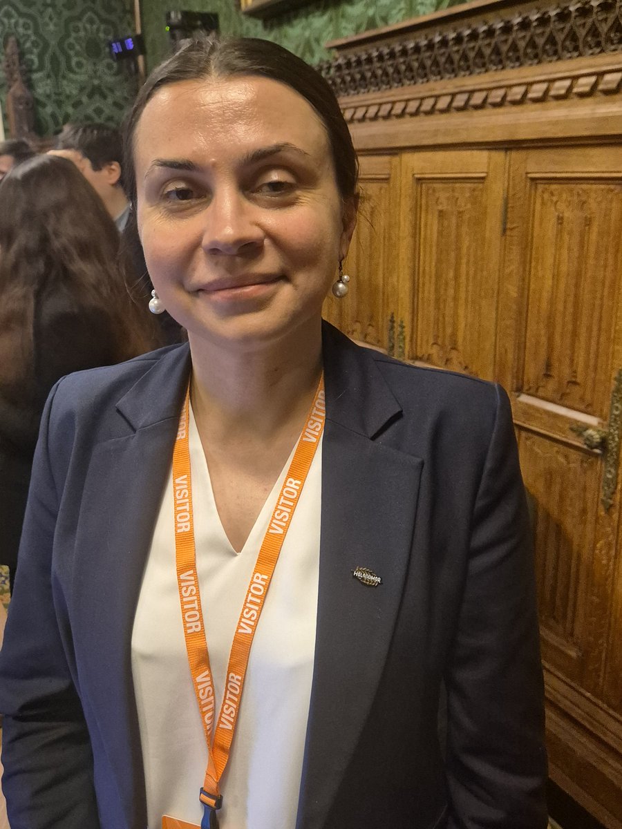 HofTotalitarian's tweet image. Yesterday was the opening day of a Holodomor exhibition within the Houses of Parliament. @RupaHuq MP sponsored the event and chaired a panel discussion. Other MPs and Lords visited, including @SDoughtyMP. Photos include Dr Dara Mattingly wearing our Holodomor badge.