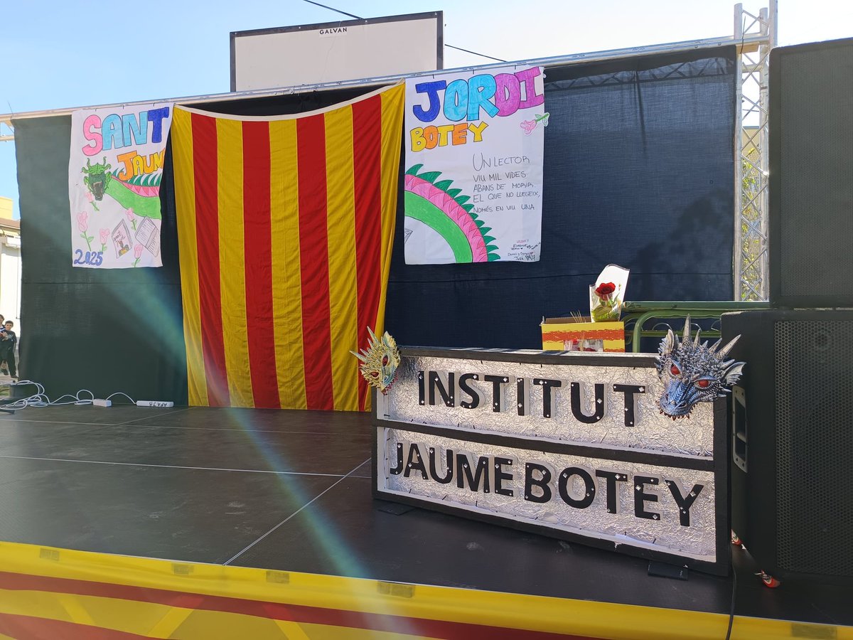 🌹Molt contentes i agraïdes de ser avui, diada de Sant Jordi, a l'<a href="/insjaumebotey/">Institut Jaume Botey</a> per lliurar els premis Jaume Botey. 📚

Un acte ple de sentit que ens esperona a continuar treballant amb la gent més jove plenes d'esperança 💚

#SomiFemLlegat