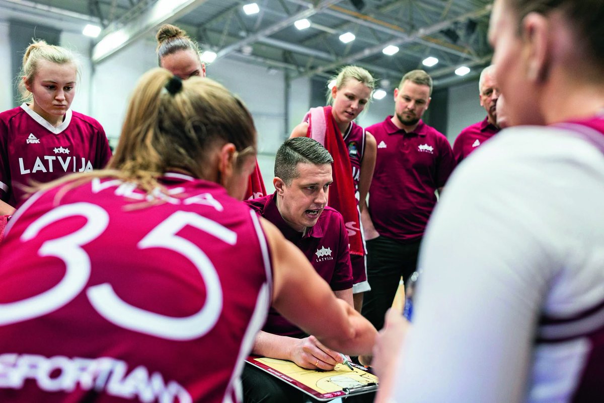 🏀 Par sieviešu basketbola izlases galveno treneri apstiprināts Matīss Rožlapa, kurš šosezon izcīnījis Vācijas kausu un iekļuvis nacionālajā finālā.

Aprīļa Sporta Avīzē sarunājāmies ar izlases iepriekšējo stūrmani <a href="/Gulbis91/">Martins Gulbis</a>, kurš kā savu labāko pēcnācēju nosauca tieši <a href="/rozulis/">Matiss Rozlapa</a>.