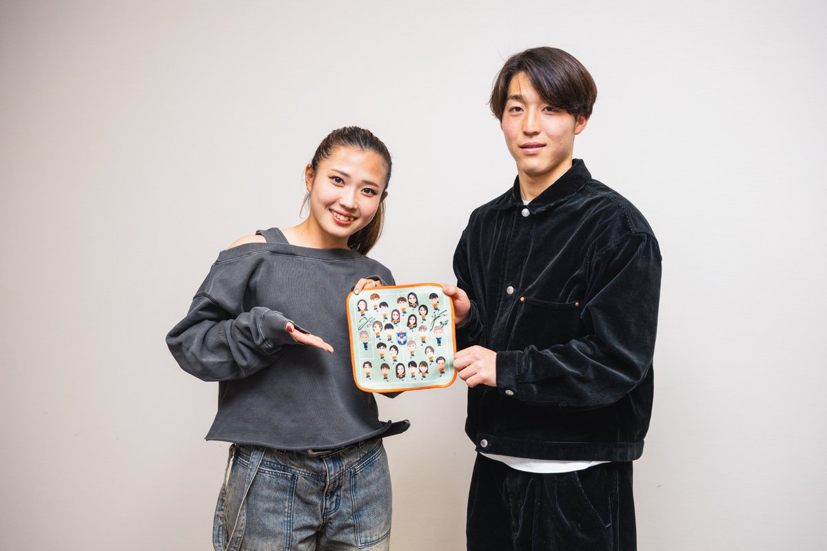 albirex_pr's tweet photo. 4/25（金）発売の月刊にいがた5月号の連載 #ORANGECROSS は #奥村仁 選手と #滝川結女 選手の対談です！
攻撃的なポジションで活躍するふたりが、プレーの話はもちろん、サッカー以外の話でも盛り上がりました🤣

詳細は月刊にいがた5月号をチェック！✨👀
#月刊にいがた #日刊にいがた #albirex #albirexL