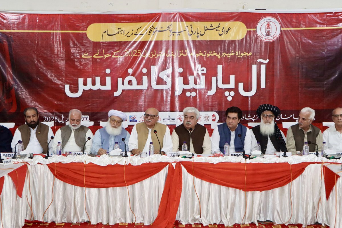 پاکستان پیپلز پارٹی خیبر پختونخوا کے صدر سید محمد علی شاہ باچا کی قیادت میں وفد نے مائنز اینڈ منرلز بل 2025 پر منعقدہ آل پارٹیز کانفرنس میں شرکت کی۔

کانفرنس عوامی نیشنل پارٹی خیبر پختونخوا کے زیر اہتمام باچا خان مرکز پشاور میں جاری ہے، جس کی صدارت اے این پی کے صوبائی صدر میاں