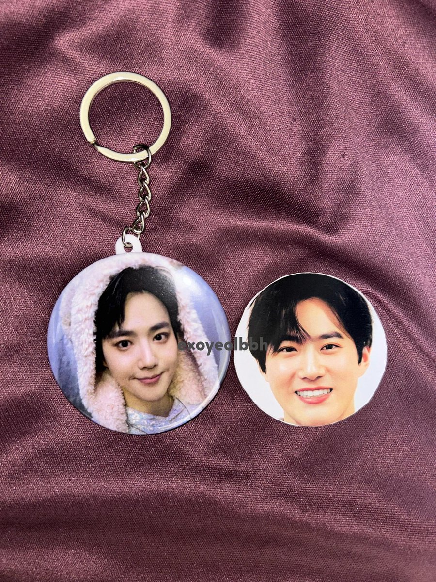 exoyeolbbh's tweet photo. Hi exol! freebies for #SUHOinKL #MeetYourSuperstar #SUHOStarlitSanctuary from me 🌟

Item :  badge keychain + sticker (50 sets) 

📆→ 30/5/2025
📍→ Mega Star Arena 
⌚→ TBA
🤍→ rt + like
💌→ dm for trade

Just say hi to me on d-day &amp; See you there! 🌟🤍 https://t.co/c7Pw8mAEfk