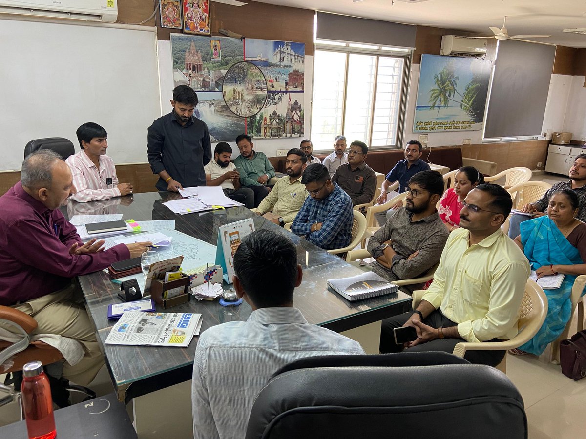 ddoamreli's tweet photo. આજ રોજ પ્રાંત કચેરી રાજુલા ખાતે તાલુકા સ્વાગત કાર્યક્રમમાં ઉપસ્થિત રહીને લોકોની રજૂઆત સાંભળી સબંધિત અધિકારીશ્રી/કર્મચારીશ્રીને તાત્કાલીક કાર્યવાહી કરવા સૂચના આપવામાં આવી. 
@CMOGuj @InfoGujarat @GujDCoffice @CollectorAmr @Infoamreligog https://t.co/uPE08lTPAs