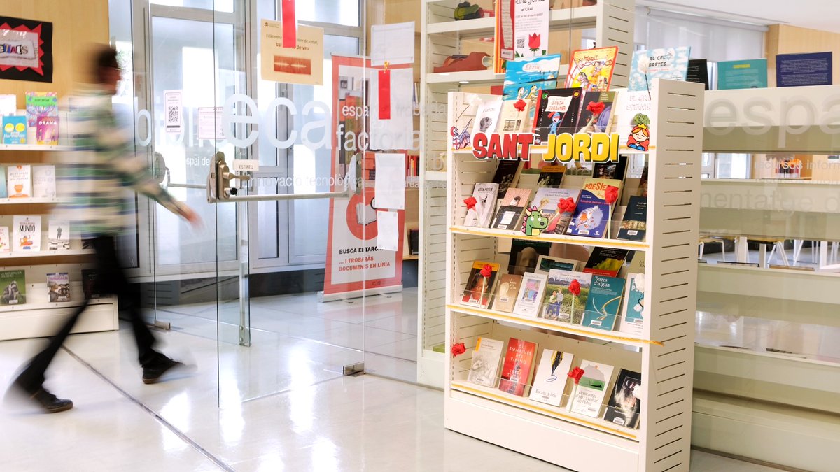 calvarezchav's tweet photo. Des del #CRAITerresdelEbre us volem desitjar una bona diada de #SantJordi2025 📚🌹🐉 https://t.co/NTmfMVC8b7