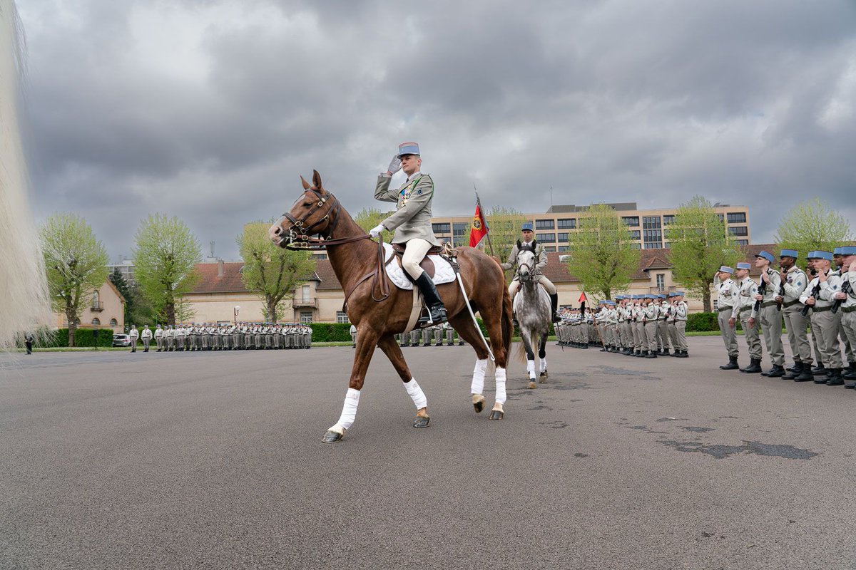 Figure légendaire du courage et du combat juste, Saint Georges incarne les valeurs qui animent les cavaliers : bravoure, loyauté, esprit de corps et dépassement de soi.

#saintgeorges #saintpatron #tradition #tradimili