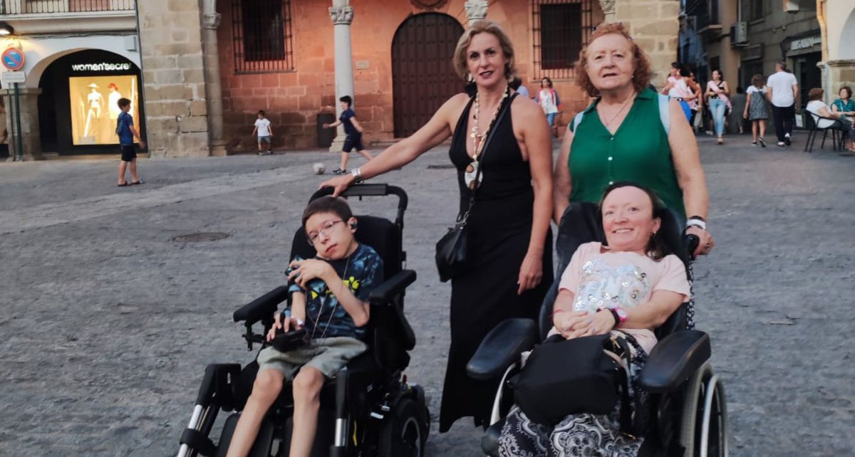 Hoy, 23 de abril, se conmemora el Día Mundial de la Fibrodisplasia Osificante Progresiva (FOP), una enfermedad genética ultra rara que convierte músculo y tejido blando en hueso.

📌 Descubre el impacto de esta patología en nuestro último reportaje.

🔗aelmhu.es/que-es-la-fibr…