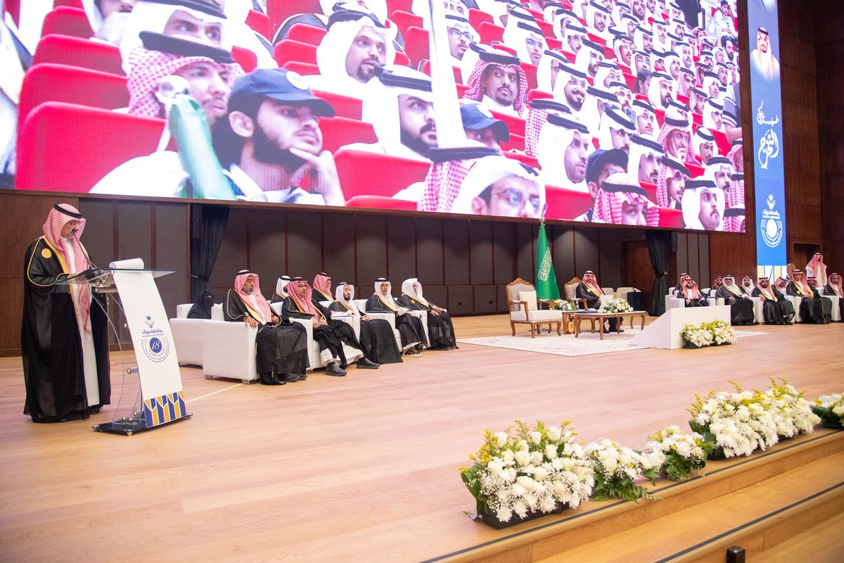 أ. د. عبدالرحمن بن ابراهيم الخضيري (@akhedhiri) on Twitter photo أتقّدم بخالص الشكر والتقدير لسمو أمير منطقة نجران، الأمير جلوي بن عبدالعزيز بن مساعد، على رعايته حفل تخريج الدفعة الـ ١٨ من طلبة الجامعة، ودعمهِ الدائم لفعالياتها.
وأبارك لأبنائي الخريجين والخريجات، وأوصيهم بأن يُسخِّروا ما تلقَّوه من علوم ومعارف في خدمة دينهم، ومليكهم، ووطنهم. أتقّدم بخالص الشكر والتقدير لسمو أمير منطقة نجران، الأمير جلوي بن عبدالعزيز بن مساعد، على رعايته حفل تخريج الدفعة الـ ١٨ من طلبة الجامعة، ودعمهِ الدائم لفعالياتها.
وأبارك لأبنائي الخريجين والخريجات، وأوصيهم بأن يُسخِّروا ما تلقَّوه من علوم ومعارف في خدمة دينهم، ومليكهم، ووطنهم.