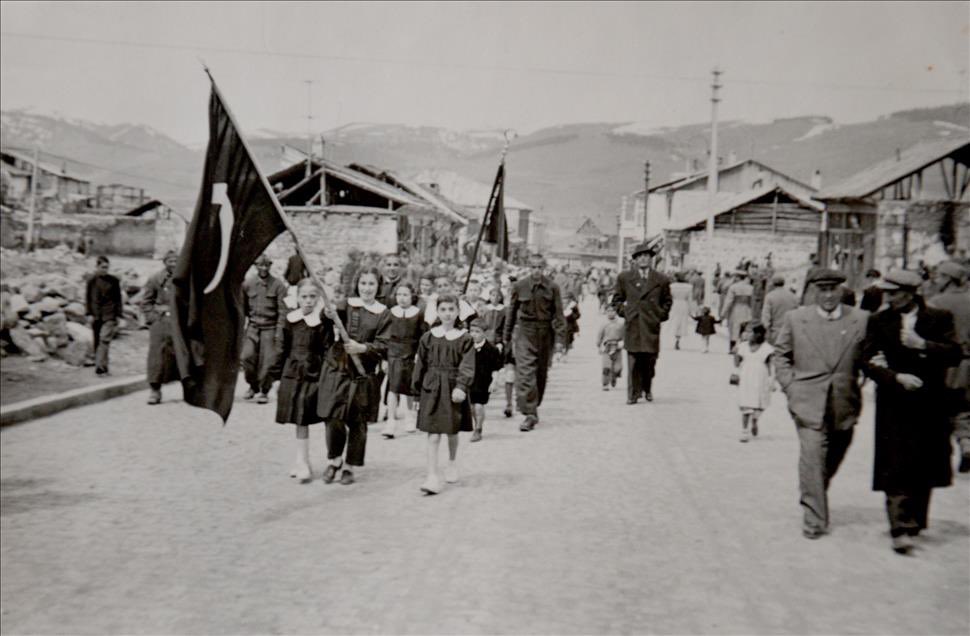 Bugünün çocuklarının, yarının ulusal egemenliğini daha mutlu ve huzurlu bir Türkiye’de kutlayabilmeleri temennisiyle,

23 Nisan Ulusal Egemenlik ve Çocuk Bayramımız kutlu olsun, nice bayramlara…