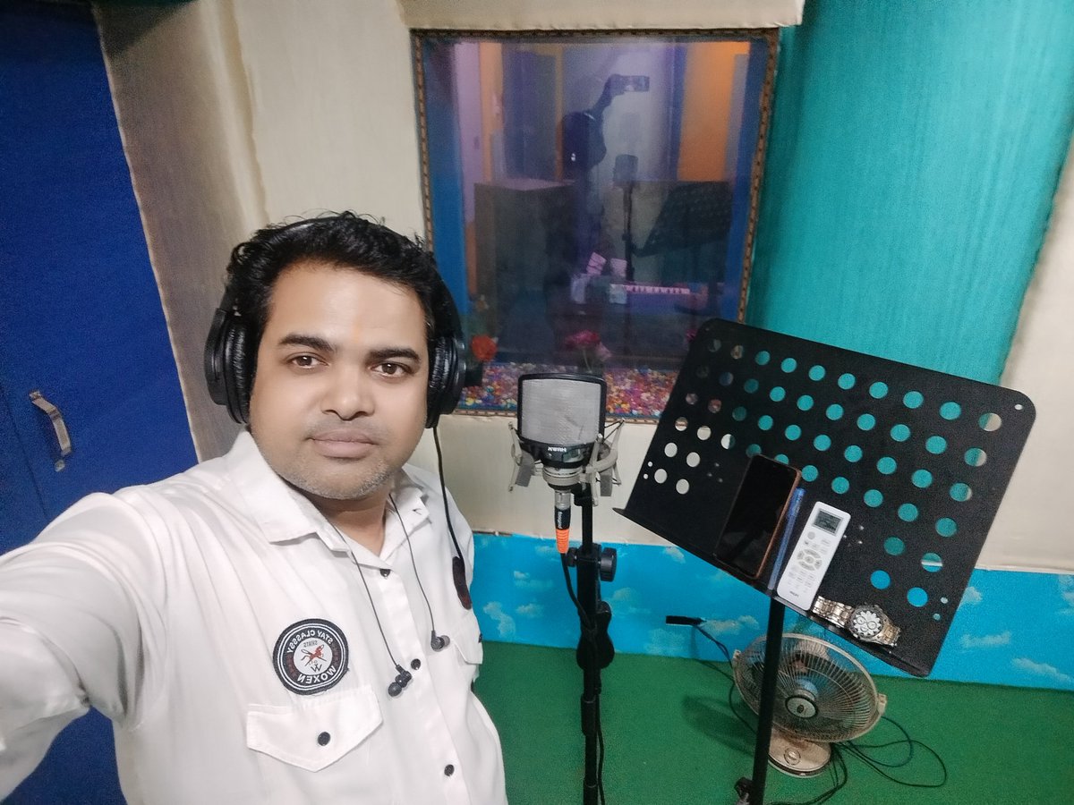 SarojJe48102827's tweet image. Recorded 2 Beautiful Song At Famous Studio,Ctc...
Excellent Music By Viral Music Composer Mr. Manas Kumar...Lyric By Mr. Bijay Jena...
Releasing Soon......
Jay Shree Jagannath 🙏🙏🙏 
#playback_singer_saroj #sarojjena #ManasKumar #recordingtime