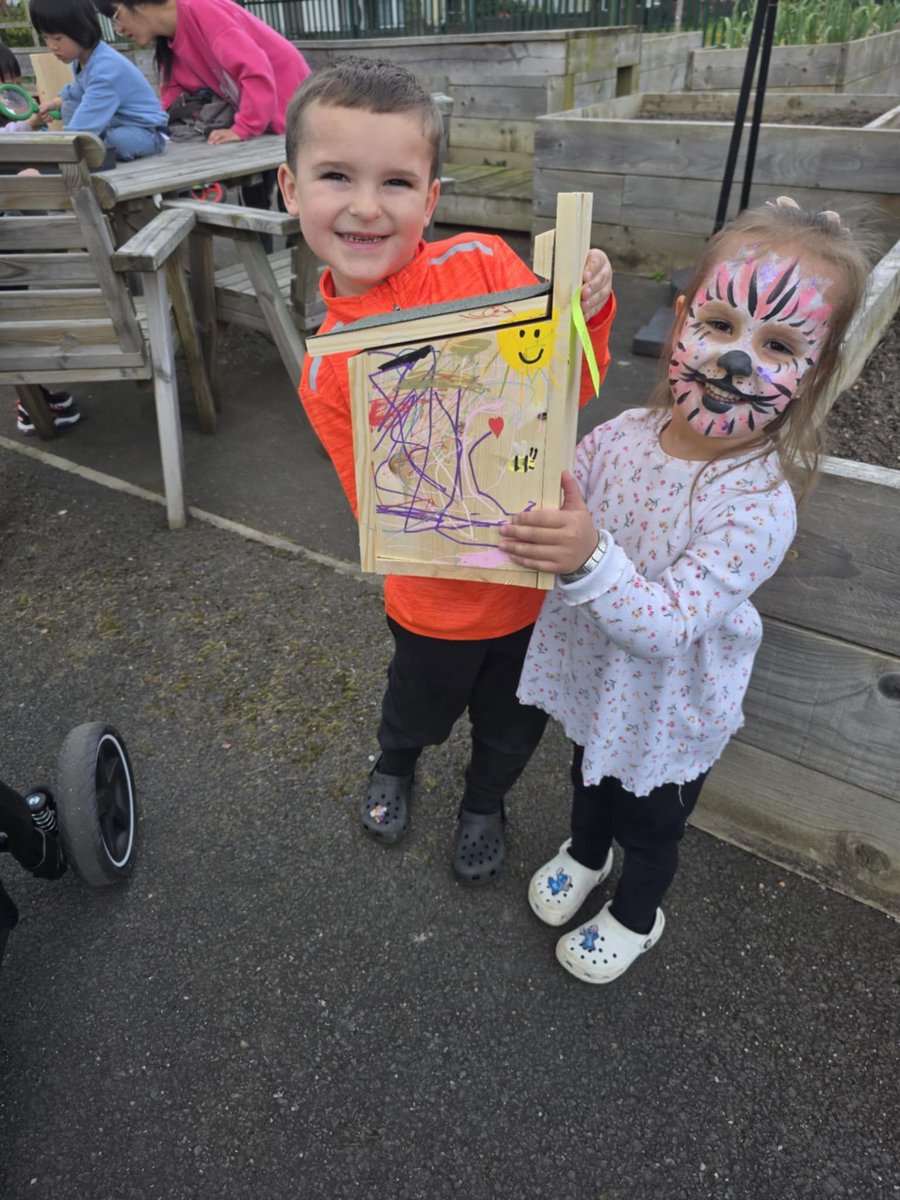 FCFP_'s tweet photo. We had a fabulous time in the Spring weather this Family Day! 🌞 

Margaret from Climate Action Wansbeck paid us a visit, to help spread the word on the importance of nature and keeping our local environment tidy.  🌱 

We also continued to decorate some lovely looking birdboxes https://t.co/nfzEJ2k09h