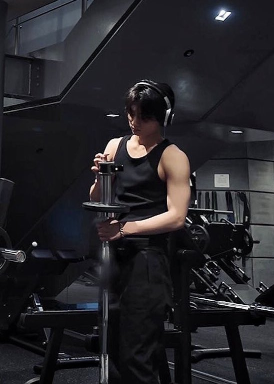 byjongseongie's tweet photo. lord have mercy https://t.co/cAd3ZIbiL0