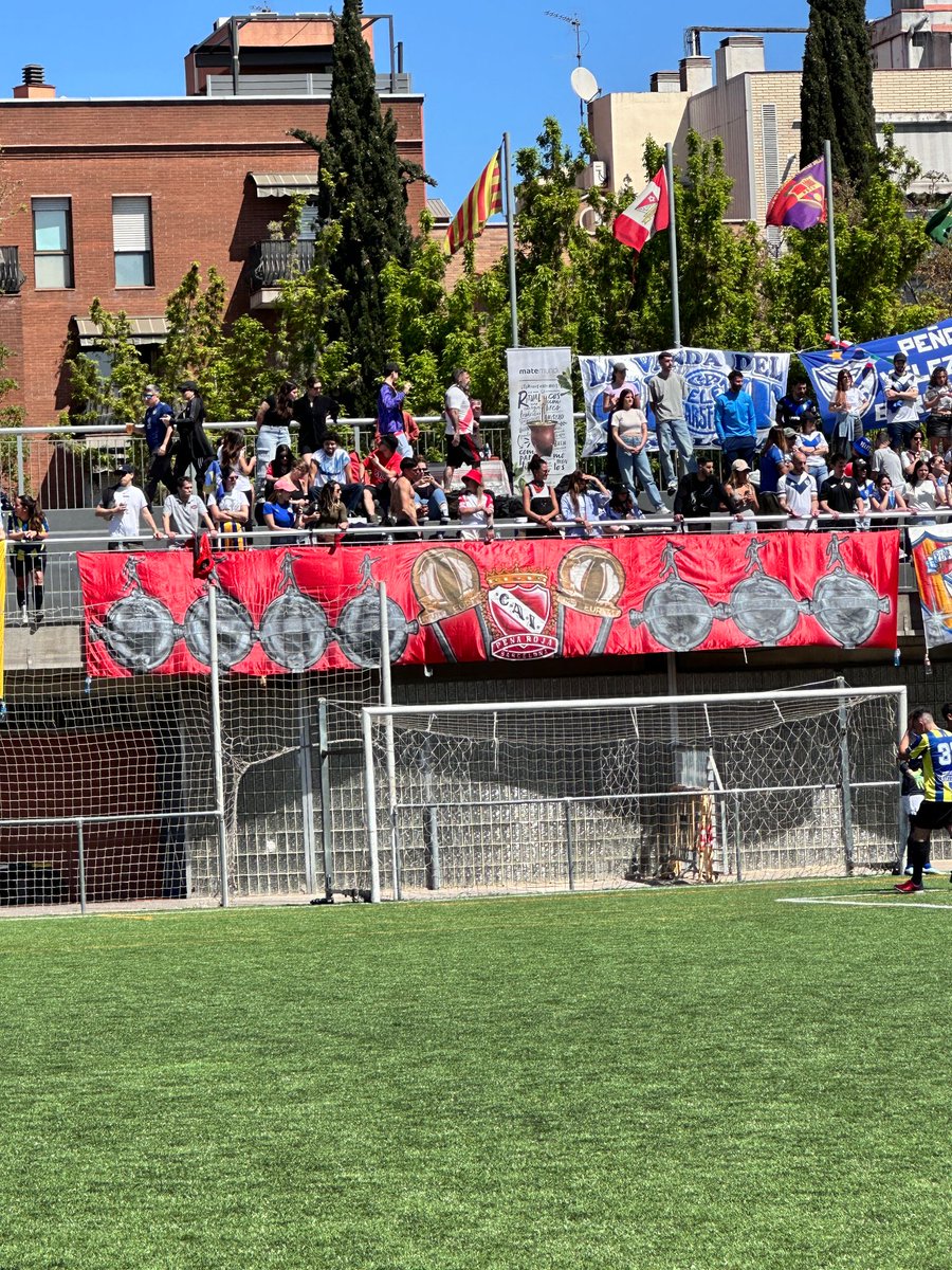 PRojaBcn's tweet photo. Les compartimos algunas de las postales que nos dejó el torneo más importante de Peñas Argentinas en Barcelona. Agradecemos a la @apyfab por la organización de un excelente torneo.@Independiente @CaiPenias @InfiernoRojo @DeLaCunaAlInf #TodoRojo @MuyCAI @afa https://t.co/uUU4s75Fyj