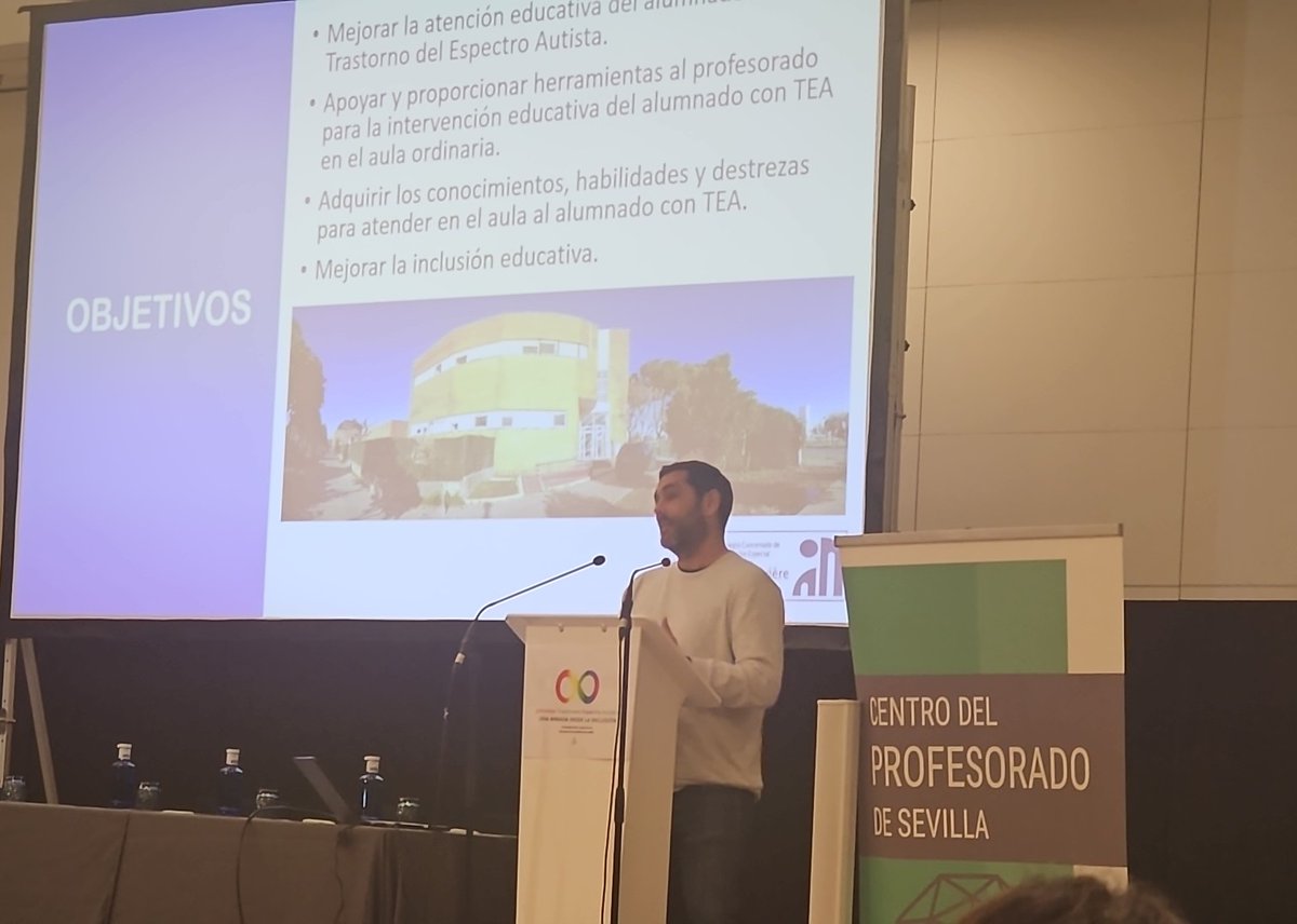 Daniel López Moreno, experto en trastorno del espectro autista y orientador del colegio Angel Riviere, nos explica a los no especialistas qué es el autismo. 
<a href="/CEPdeSevilla/">CEP de Sevilla</a> <a href="/FormacProfAnd/">Servicio de Planes de Formación</a> <a href="/EducaAnd/">Consejería Desarrollo Educativo y FP</a>