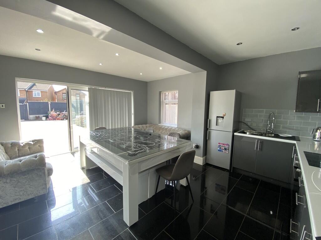 martinco_crewe's tweet photo. ⭐ RECENTLY REDUCED

🏡New to the the rental market - 3 bedroom bungalow, Holland Street, Crewe
💷To Rent - £1,200 PCM Deposit £1,384– unfurnished

☎Call us now on 01270 500905 to make an appointment

#martinandco #rental #crewe https://t.co/qEeSoidfsW