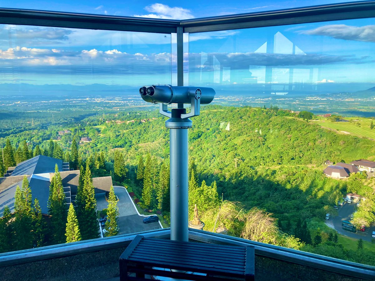 AIAP_F2F's tweet photo. タガイタイで最も標高が高い展望台の景色です🔭
いつものタールレイクは遠くまで見渡せて⛰️チルチルハウスからは見られないマニラ方面のビル群には圧巻の風景でした🌲🕊️ https://t.co/iseYGdr2Xz