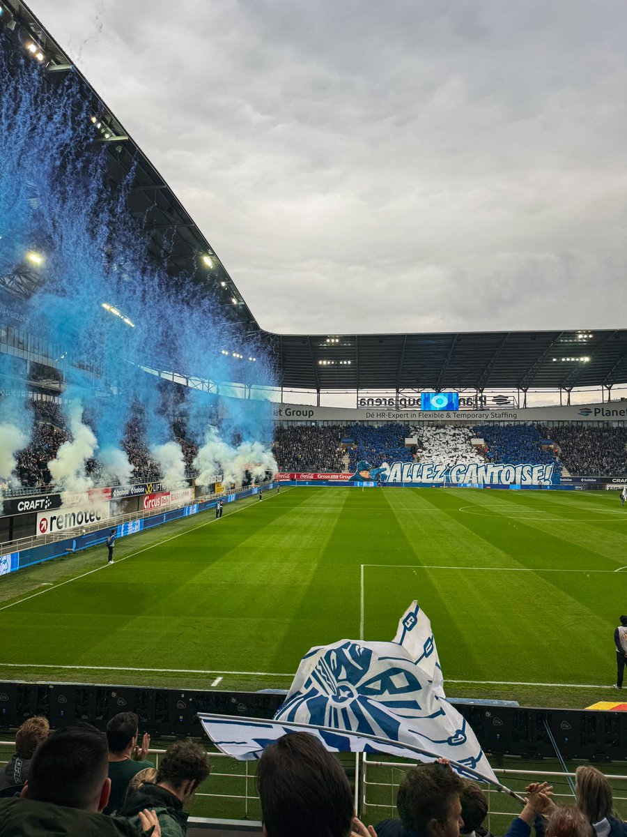 Bardingue's tweet image. Partir sur un coup de tête en Belgique pour aller voir le Derby de Flandres et en bonus un match d’Anderlecht. C’était beau et bon, merci la 🇧🇪 ! 
Merci à @groundhopticket pour le billet du Derby 🙌