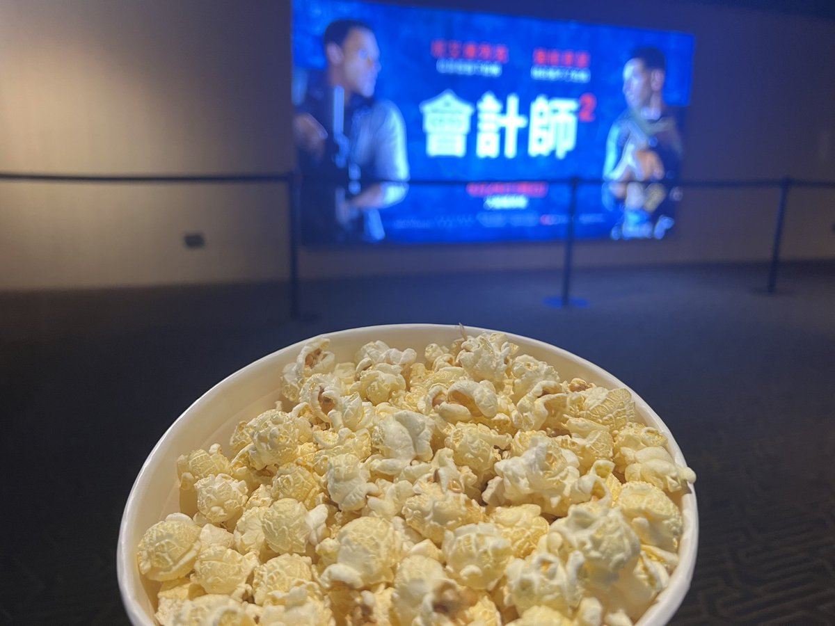 久違的來電影院看電影～
大家喜歡吃甜的還是鹹的爆米花呢？

#木偶日記