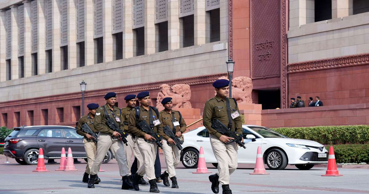 Jaipurstuff's tweet photo. Major cities including Delhi, Mumbai, Jaipur, and Amritsar are on high alert following a deadly terror attack in Kashmir. Authorities have ramped up security, and a nationwide response is underway. 
#India #KashmirAttack #SecurityAlert #jaipurnews

https://t.co/hsXR0r0Vxy https://t.co/hblrf13oD9