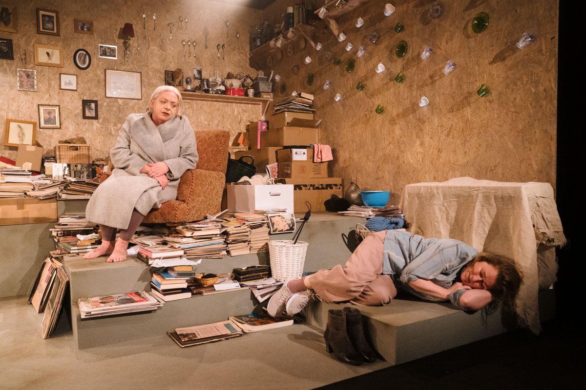 📣 REVIEW | PERSONAL VALUES at Hampstead Theatre

🎭 ⭐️⭐️⭐️ 

💬 “an unflinching depiction of grief, suffering, and how family can infect”

📖 thespyinthestalls.com/2025/04/person…

📷 Helen Murray