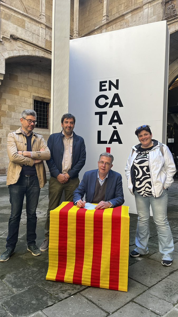 Joan Talarn (@lojoan) on Twitter photo En nom de <a href="/IEILleida/">INSTITUT D'ESTUDIS ILERDENCS</a> ens sumem a la campanya #SantJordiPerLaLlengua impulsada per <a href="/OmniumLleida/">Òmnium Lleida-Ponent</a> i altres entitats preocupades per l'ús social de la nostra llengua i en defensa contra els atacs que encara rep arreu dels Països Catalans. Feliç Sant Jordi en català! 🌹📖🐉 En nom de <a href="/IEILleida/">INSTITUT D'ESTUDIS ILERDENCS</a> ens sumem a la campanya #SantJordiPerLaLlengua impulsada per <a href="/OmniumLleida/">Òmnium Lleida-Ponent</a> i altres entitats preocupades per l'ús social de la nostra llengua i en defensa contra els atacs que encara rep arreu dels Països Catalans. Feliç Sant Jordi en català! 🌹📖🐉