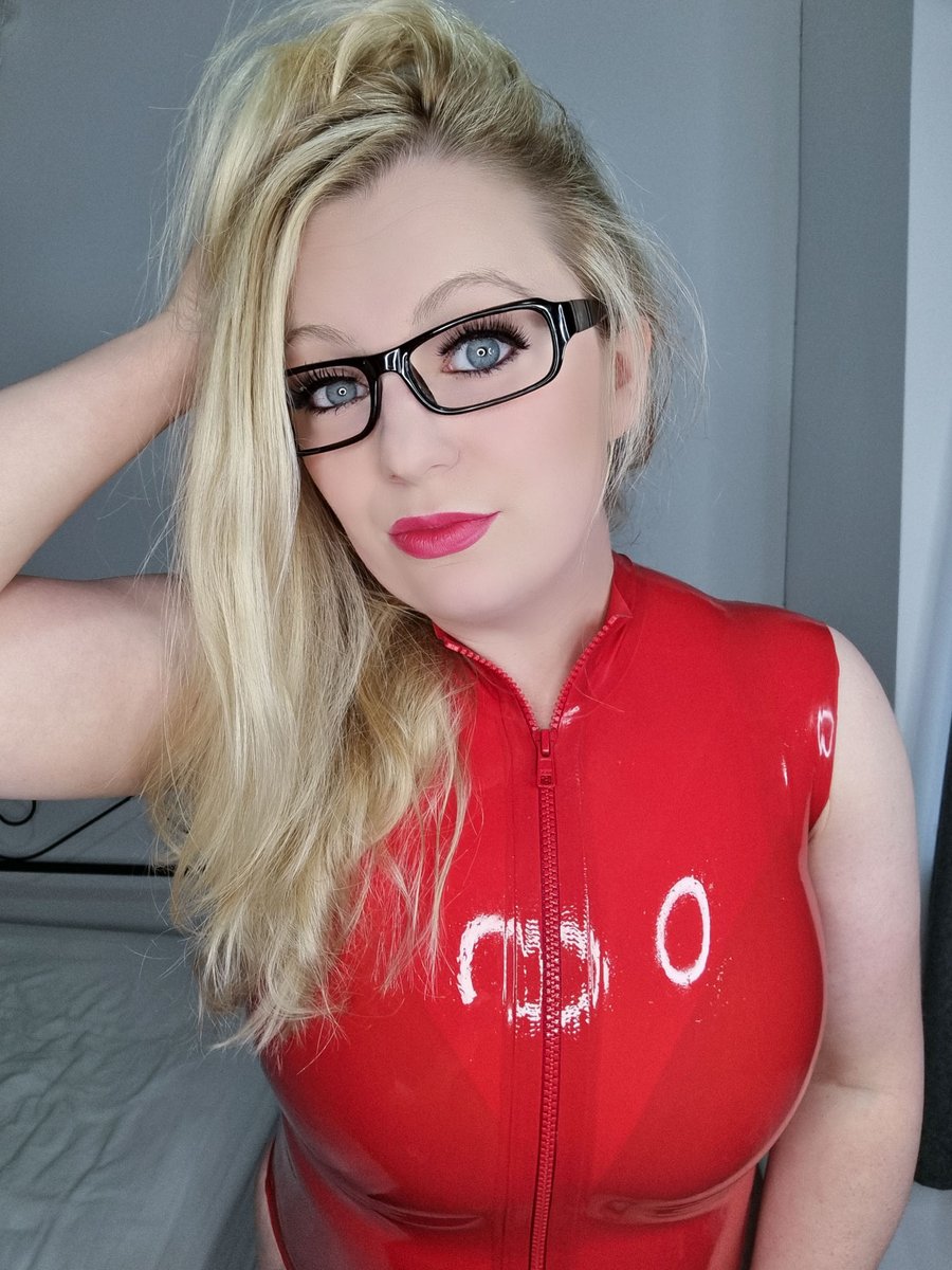 Dressed like a superhero. Can’t bend down, but I can save your timeline! haha xx