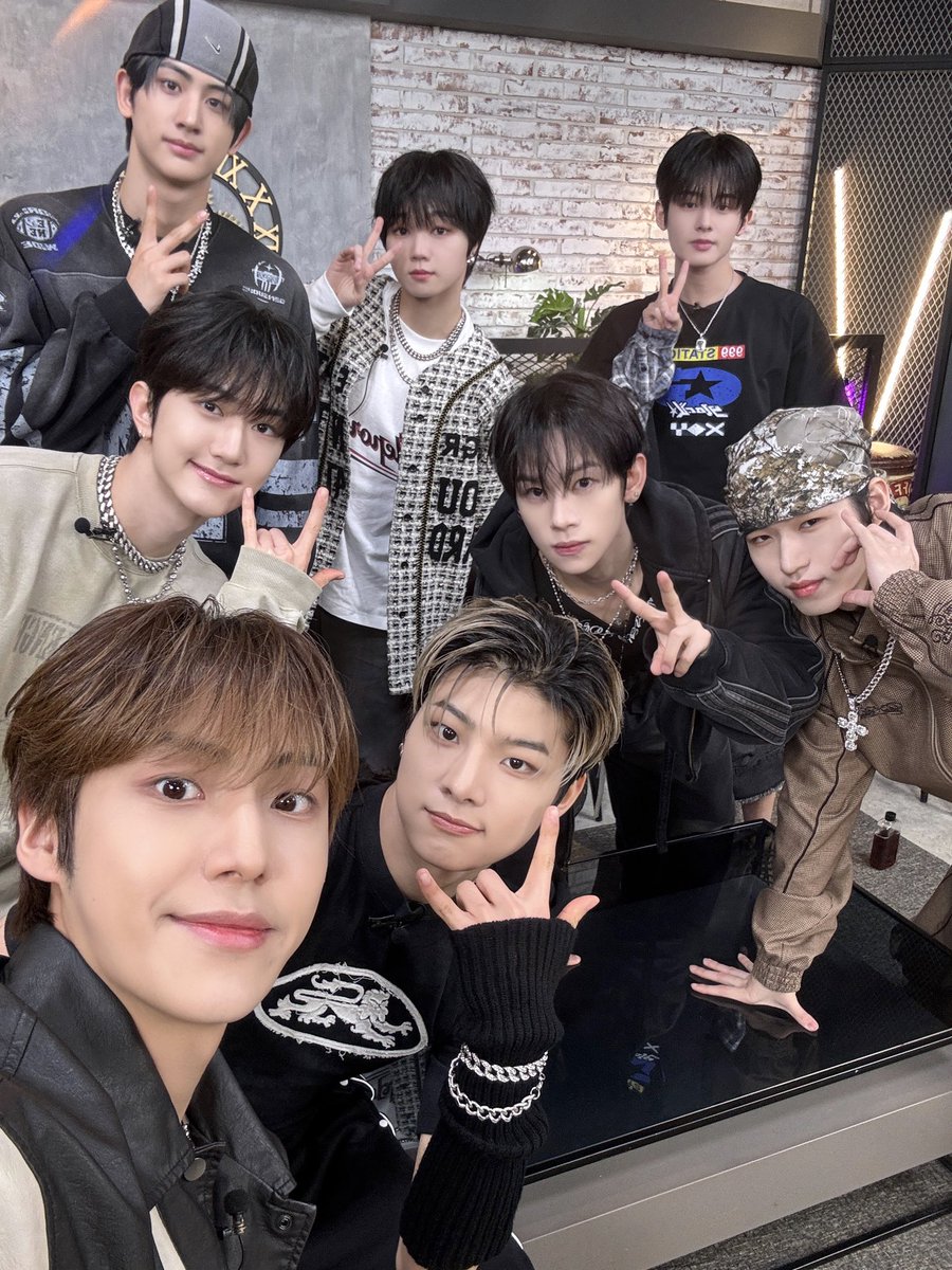 [📷] 

YOUNITE Comeback Let’s go🎉
Rock Steady로 세상을 축제로 만들어🤟

#YOUNITE #유나이트 
#YOUNI_T #Rock_Steady