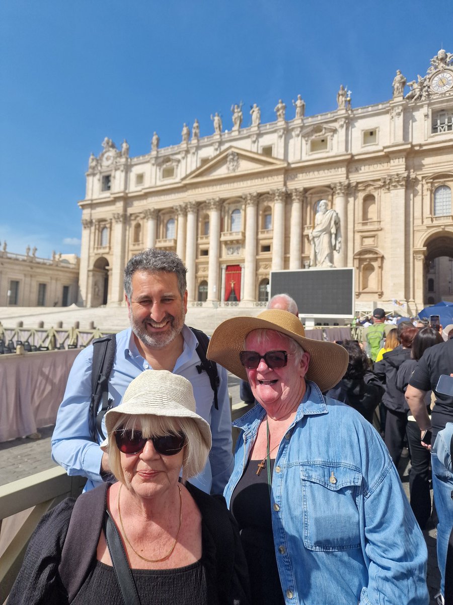 Waiting with <a href="/rmendick/">robert mendick</a> to view Pope Francis